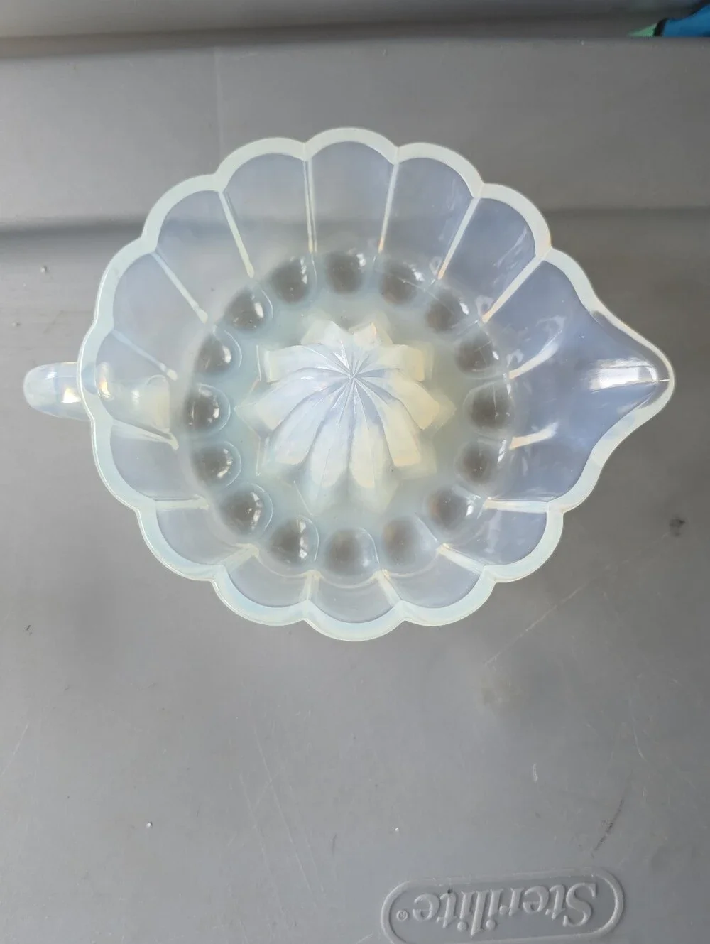 VINTAGE Fry Opalescent Ribbed Glass Citrus Reamer Juicer/Heat Resistant 1967